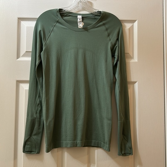 Swiftly Tech Long Sleeve Hip Length - Picture 2 of 6